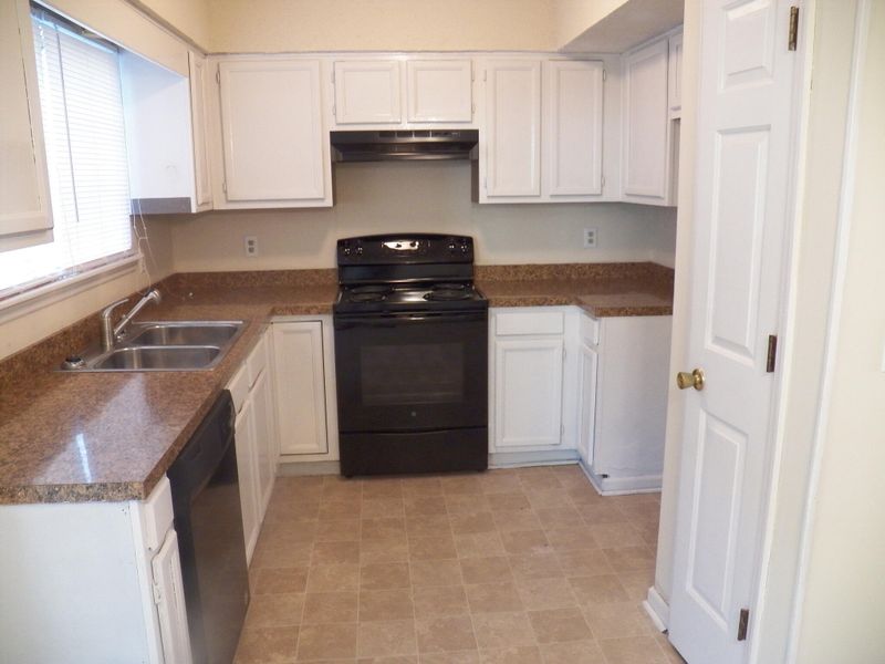 140 Trader Station Rd, Summerville, SC 29483