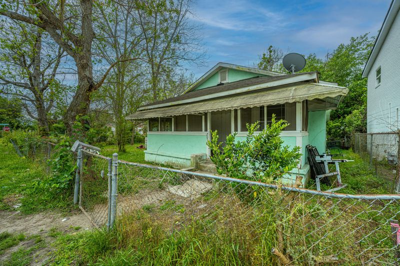 2051 Marsia Ln, North Charleston, SC 29405