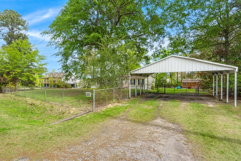 207 Holbrook Dr, Ladson, SC 29456
