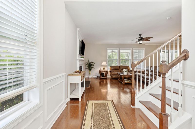 1041 Harbortowne Rd, Charleston, SC 29412