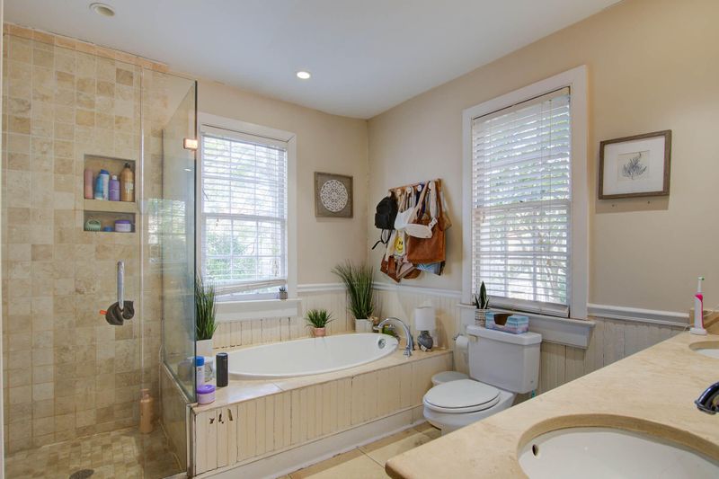 72 Vanderhorst St, Charleston, SC 29403
