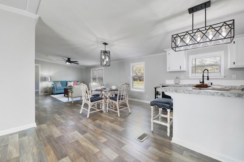 624 Country Pond Ln, Cross, SC 29436