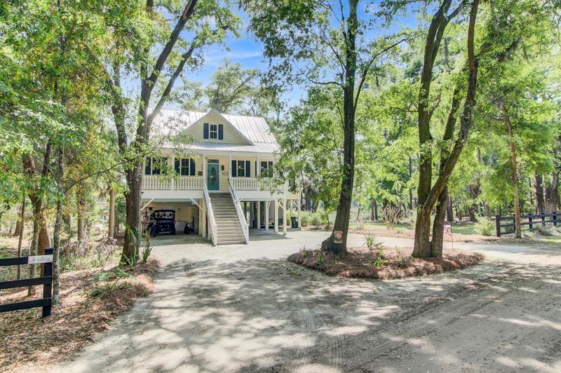 8723 Raccoon Island Rd, Edisto Island, SC 29438
