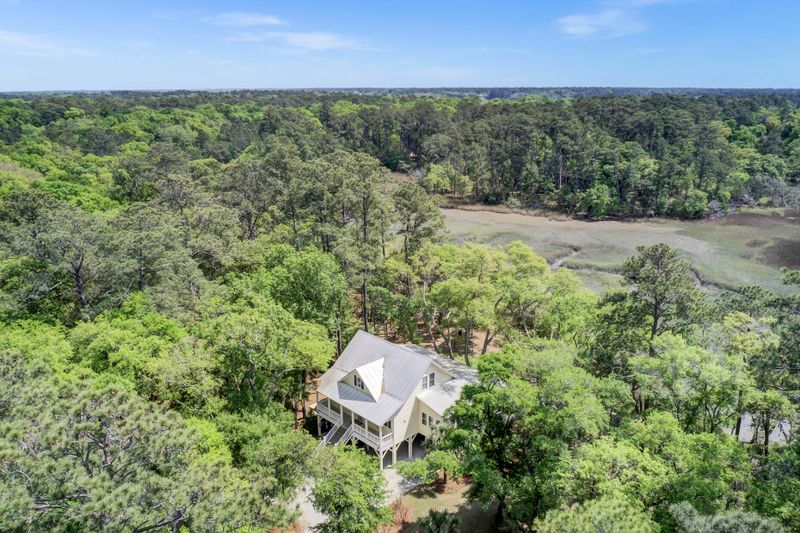 8723 Raccoon Island Rd, Edisto Island, SC 29438