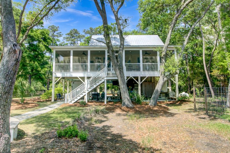 8723 Raccoon Island Rd, Edisto Island, SC 29438