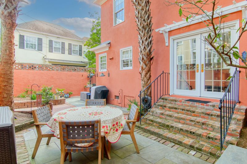 2 Colonial St, Charleston, SC 29401