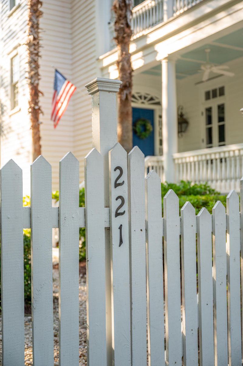 221 Ponsbury Rd, Mount Pleasant, SC 29464