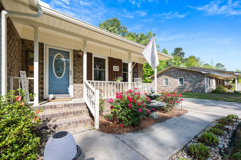 123 Pinewood Dr, Moncks Corner, SC 29461