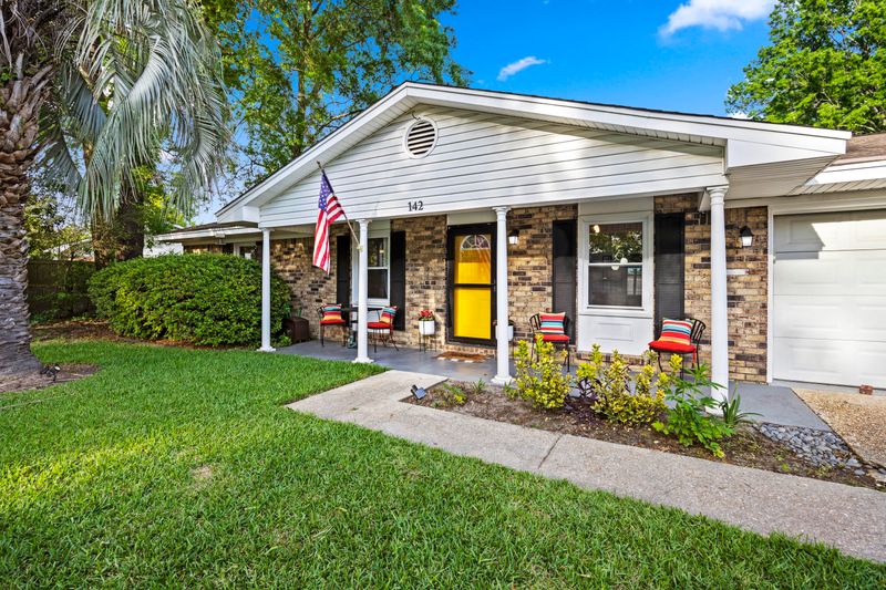 142 Summit Ave, Goose Creek, SC 29445