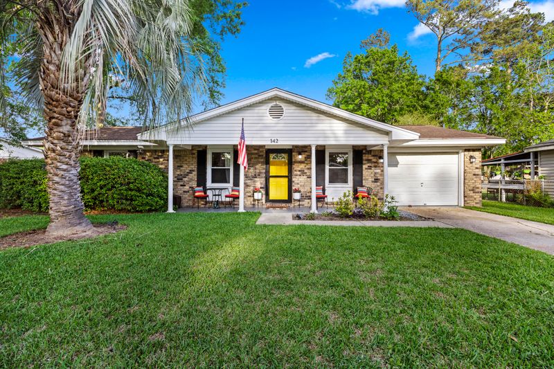 142 Summit Ave, Goose Creek, SC 29445