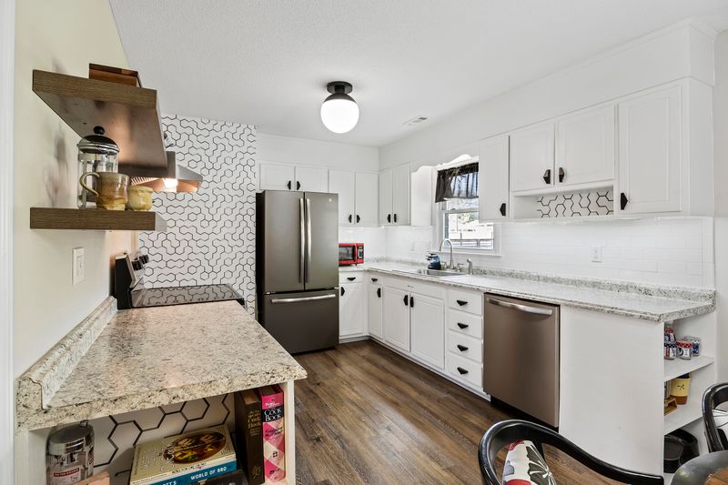 142 Summit Ave, Goose Creek, SC 29445