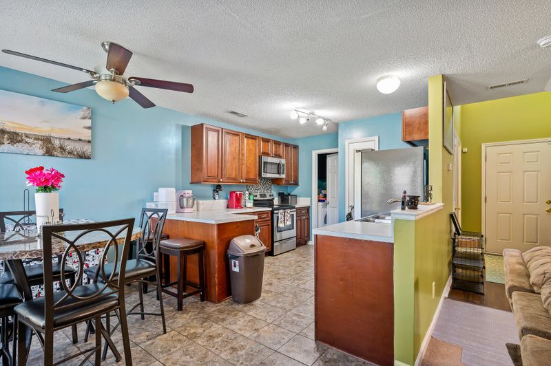 415 Robin Dr, Goose Creek, SC 29445