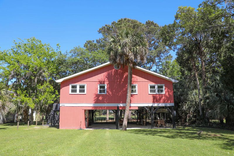 3409 Myrtle St, Edisto Island, SC 29438