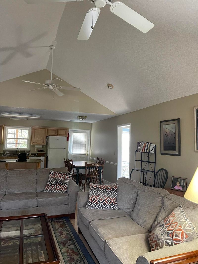 2206 Jenkins St, Edisto Island, SC 29438