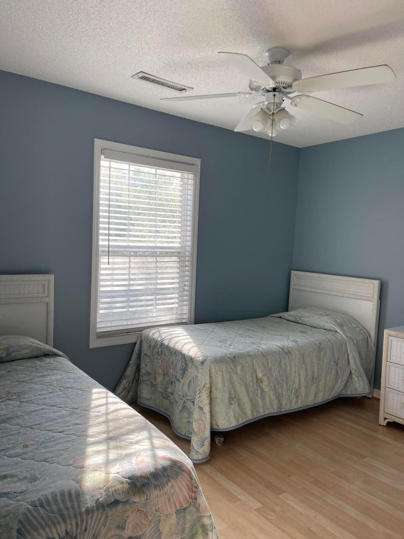 2206 Jenkins St, Edisto Island, SC 29438