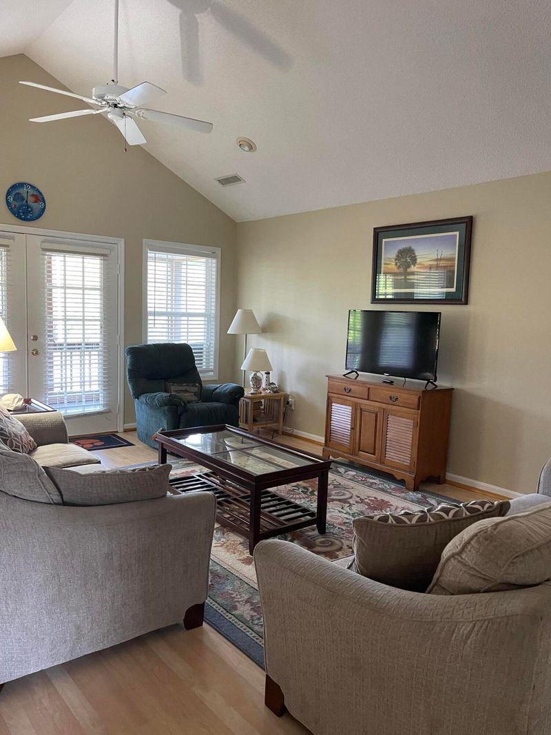 2206 Jenkins St, Edisto Island, SC 29438