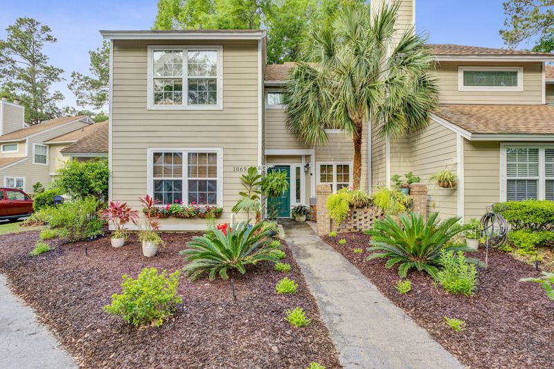 1069 Planters Pl, Mount Pleasant, SC 29464