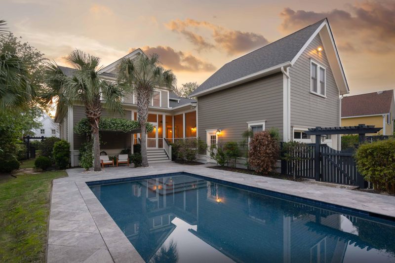 6 Pagett St, Charleston, SC 29492