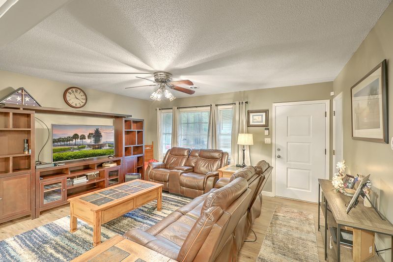 7365 Commodore Rd, Hollywood, SC 29449