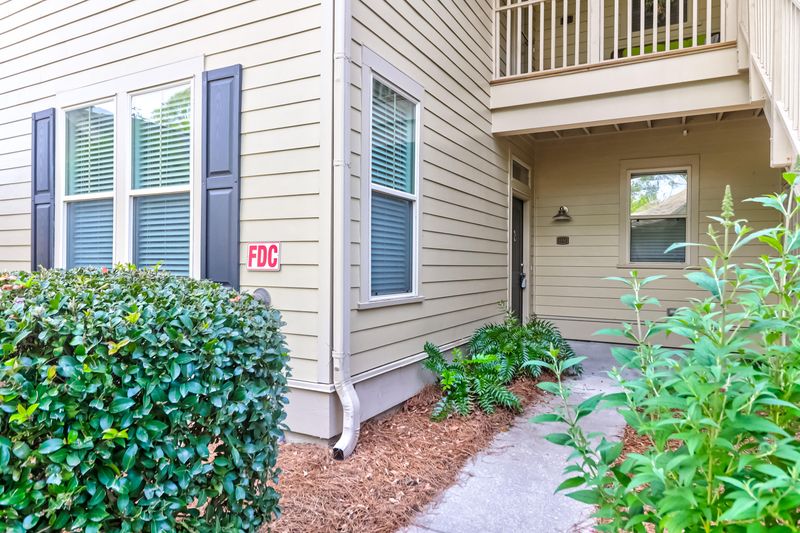 5550 Colonial Chatsworth Cir, North Charleston, SC 29418