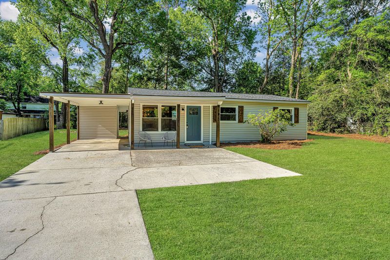 1633 W Robinhood Dr, Charleston, SC 29407
