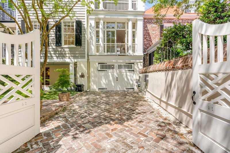 44 Meeting St, Charleston, SC 29401