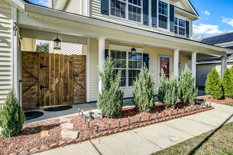 301 Savannah River Dr, Summerville, SC 29485