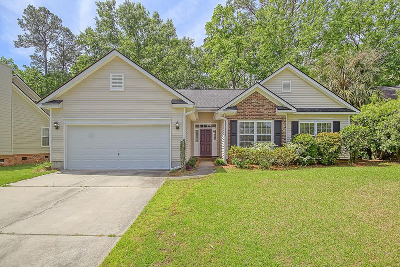 7890 Sabalridge Dr, North Charleston, SC 29418