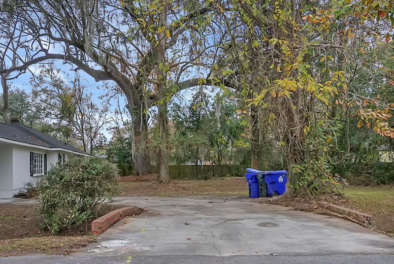 668 W Oak Forest Dr, Charleston, SC 29407