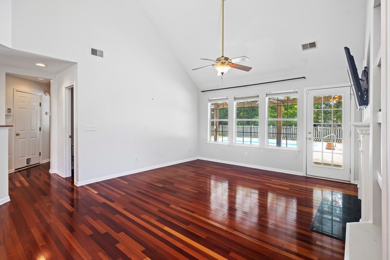 2648 Palmetto Hall Blvd, Mount Pleasant, SC 29466