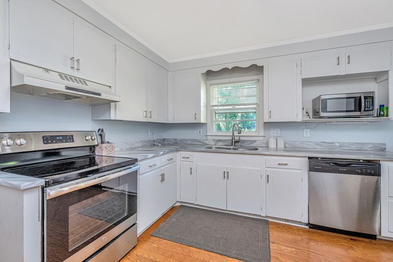1249 Winston St, Charleston, SC 29407