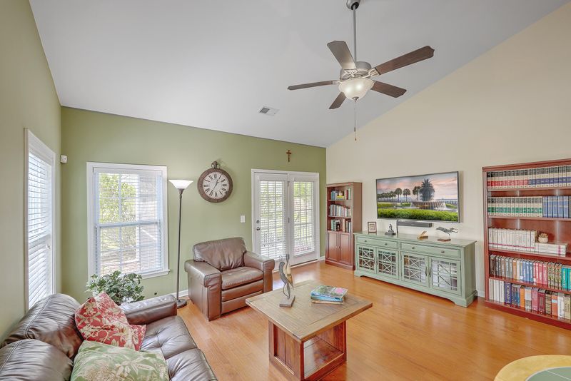 8235 Ronda Dr, North Charleston, SC 29406