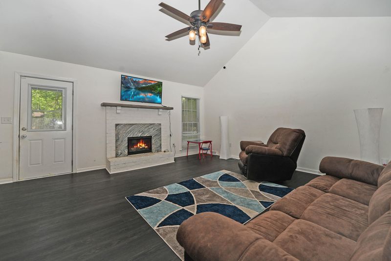 101 Julliett Dr, Goose Creek, SC 29445