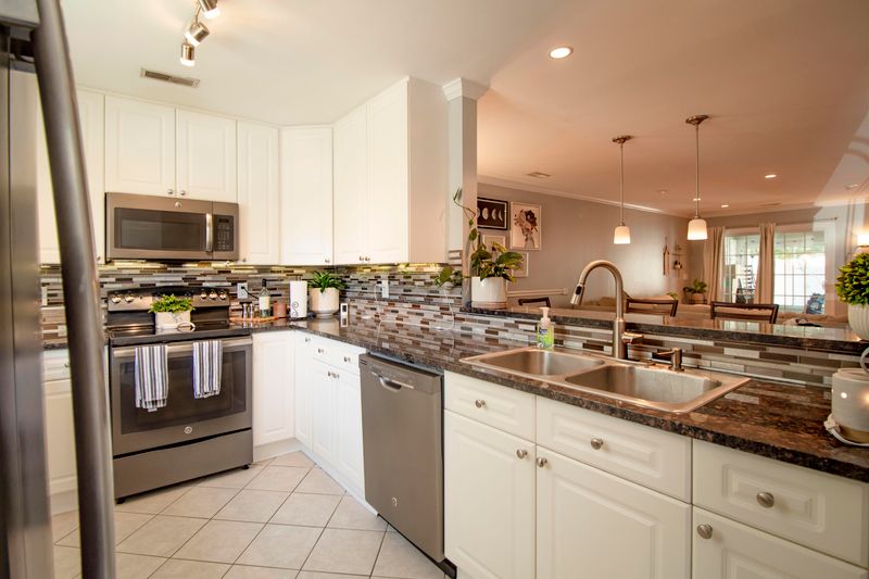 313 Amberwood Dr, Summerville, SC 29483