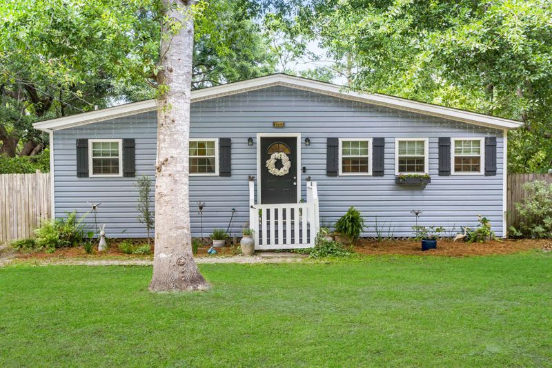 1717 Sailfish Dr, Johns Island, SC 29455
