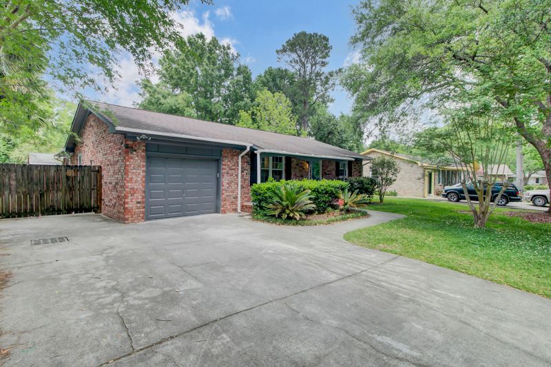 107 Whitner Ct, Goose Creek, SC 29445