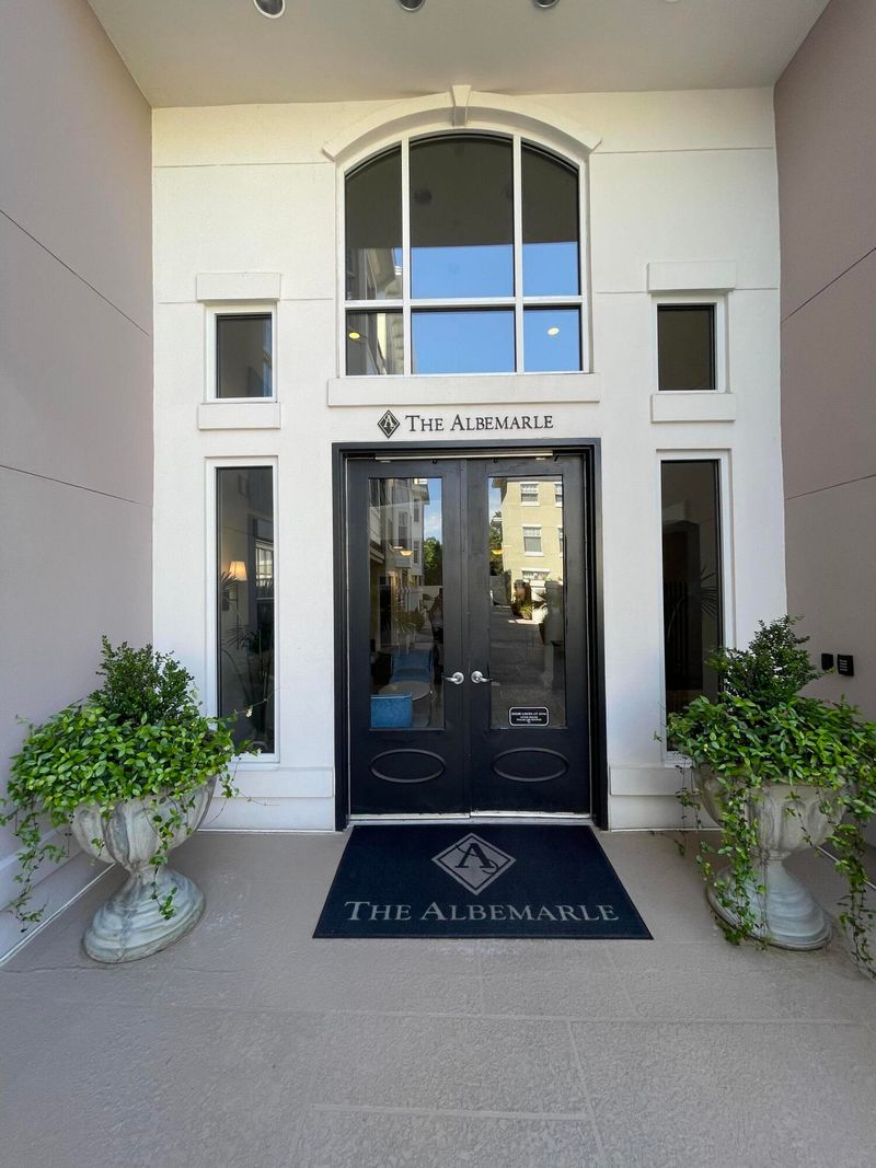 498 Albemarle Rd #201, Charleston, SC 29407