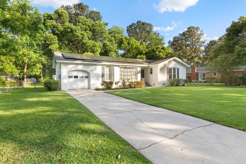 1370 W Lenevar Dr, Charleston, SC 29407
