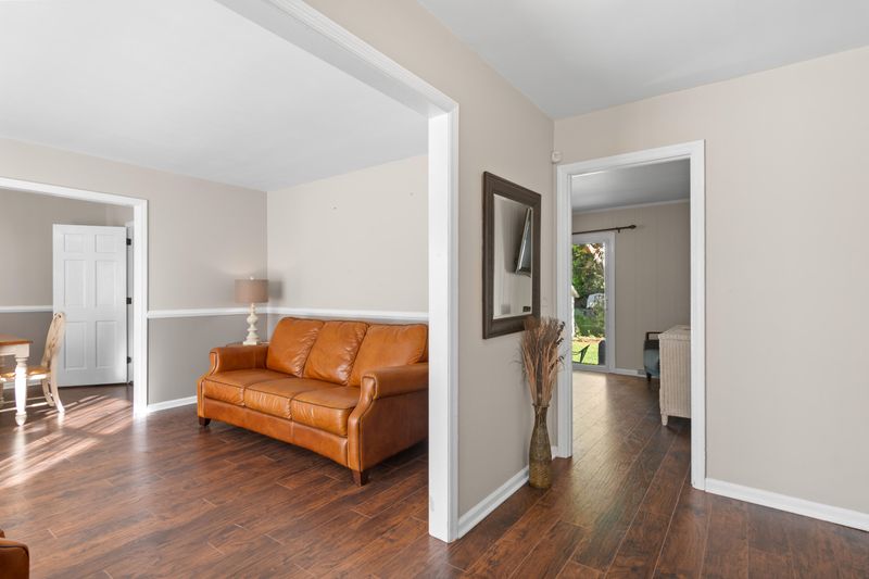 1370 W Lenevar Dr, Charleston, SC 29407