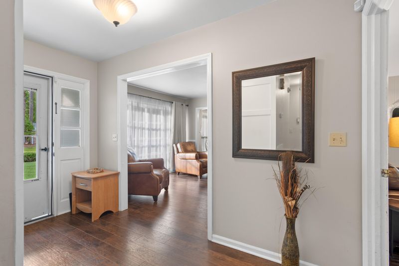 1370 W Lenevar Dr, Charleston, SC 29407