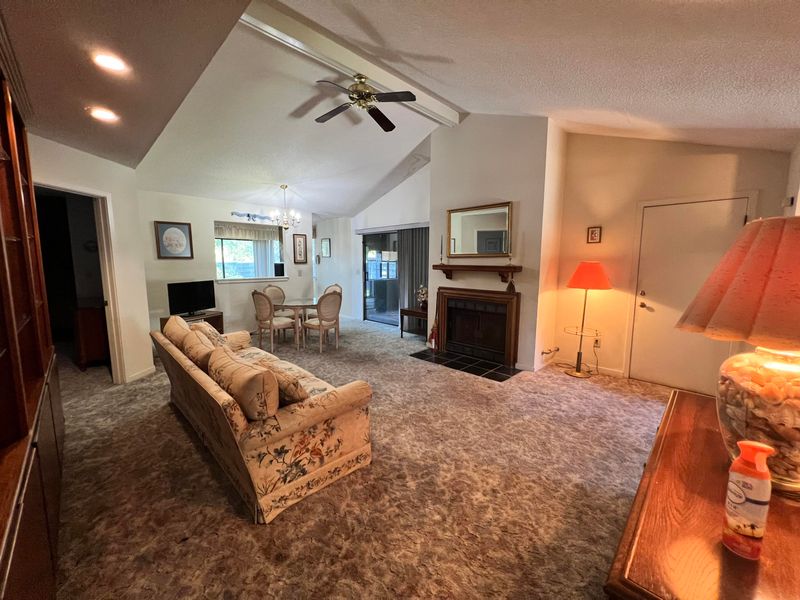 8651 Roanoke Dr, North Charleston, SC 29406