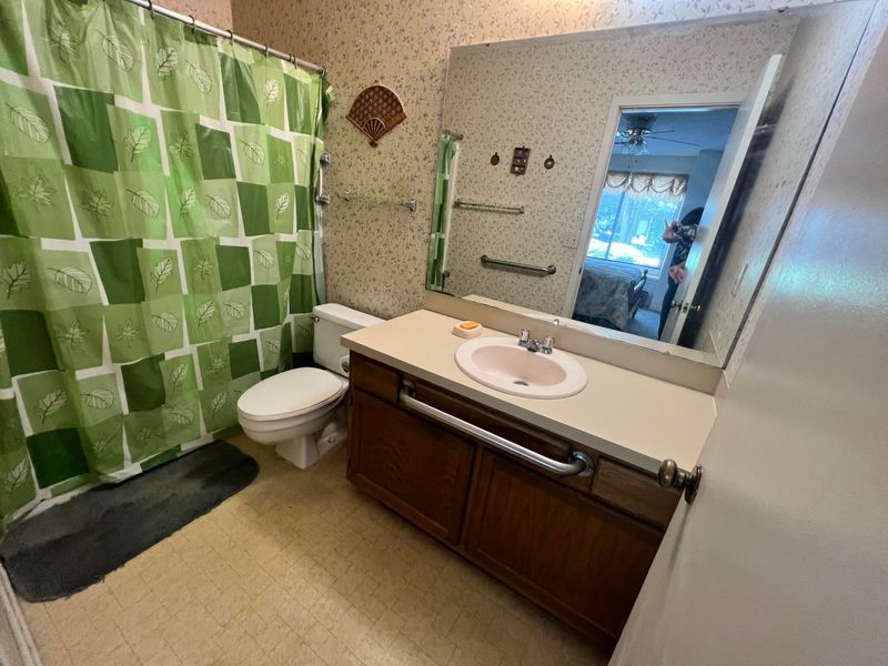 8651 Roanoke Dr, North Charleston, SC 29406