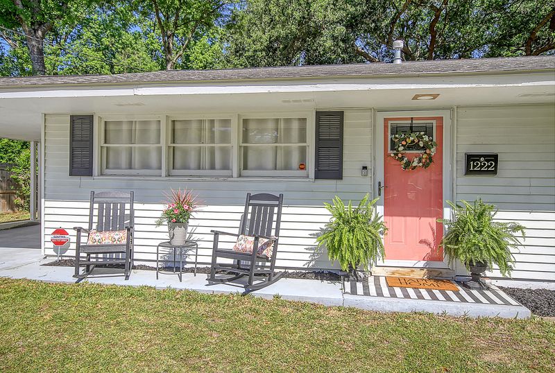1222 Hawthorne Rd, Hanahan, SC 29410