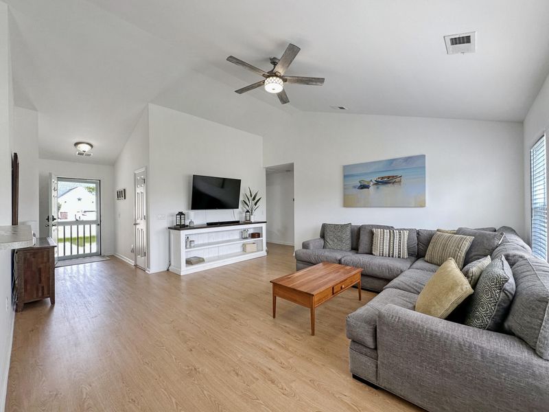 207 Delafield Dr, Summerville, SC 29483