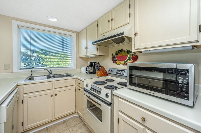 604 Magnolia Walk, Edisto Beach, SC 29438