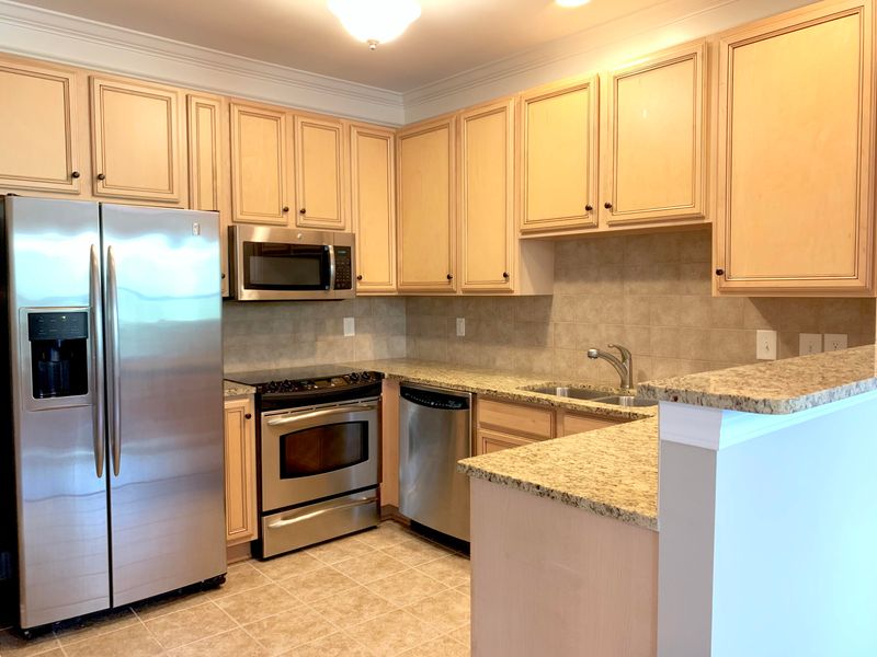 2244 Ashley Crossing Dr #411, Charleston, SC 29414