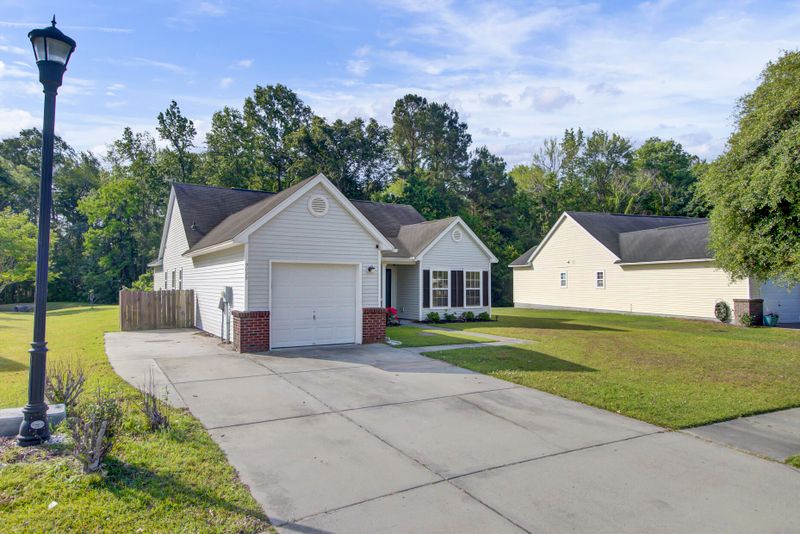 5025 Thornton Dr, Summerville, SC 29485