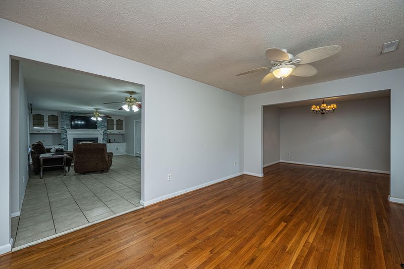 5914 Willard Dr, Hanahan, SC 29410