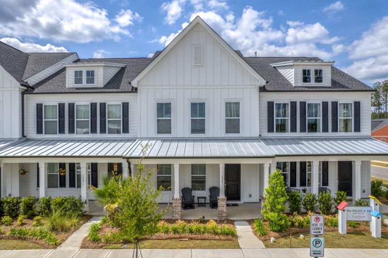135 Summer Tanager Dr, Ravenel, SC 29470
