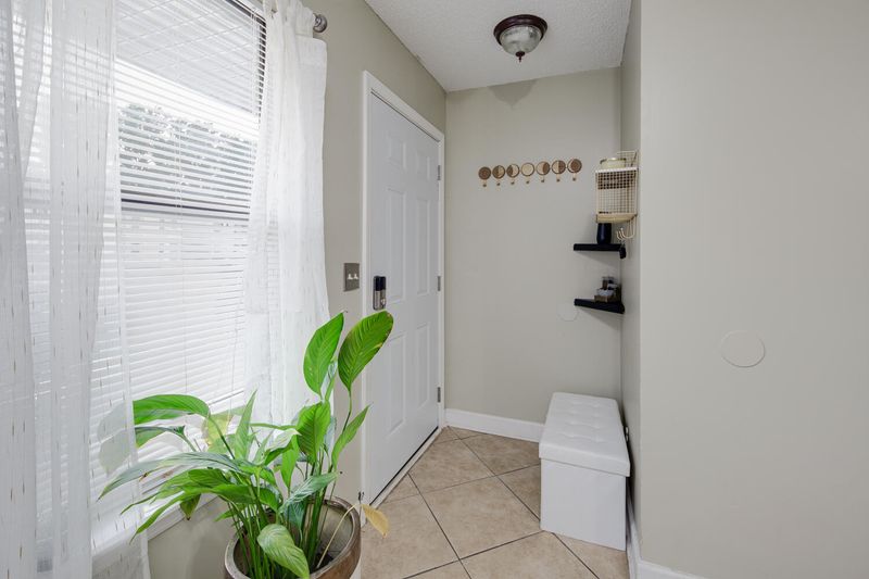 206 Pine Shadow Dr, Goose Creek, SC 29445